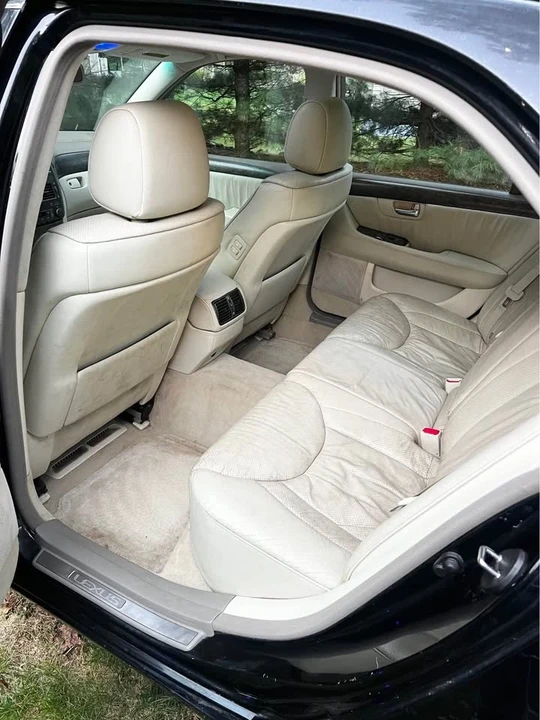 2001 Lexus LS 2nd Gen - Image 10 of 12