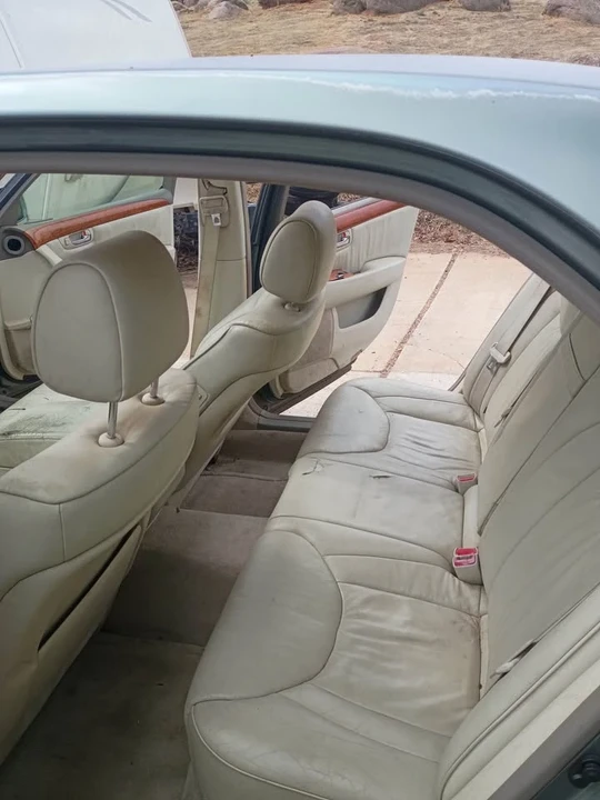 2001 Lexus LS 3rd Gen - Image 8 of 10