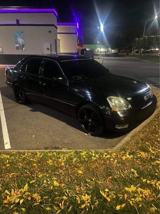 2001 Lexus LS 3rd Gen - Image 12 of 12