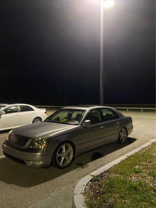 2001 Lexus LS 3rd Gen - Image 6 of 6