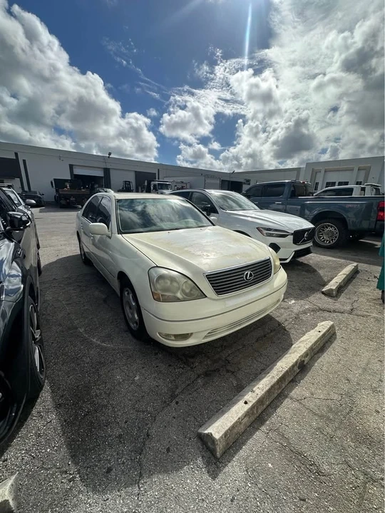 2001 Lexus LS 3rd Gen - Image 6 of 8