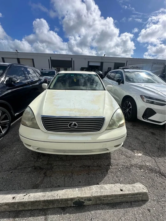 2001 Lexus LS 3rd Gen - Image 5 of 8