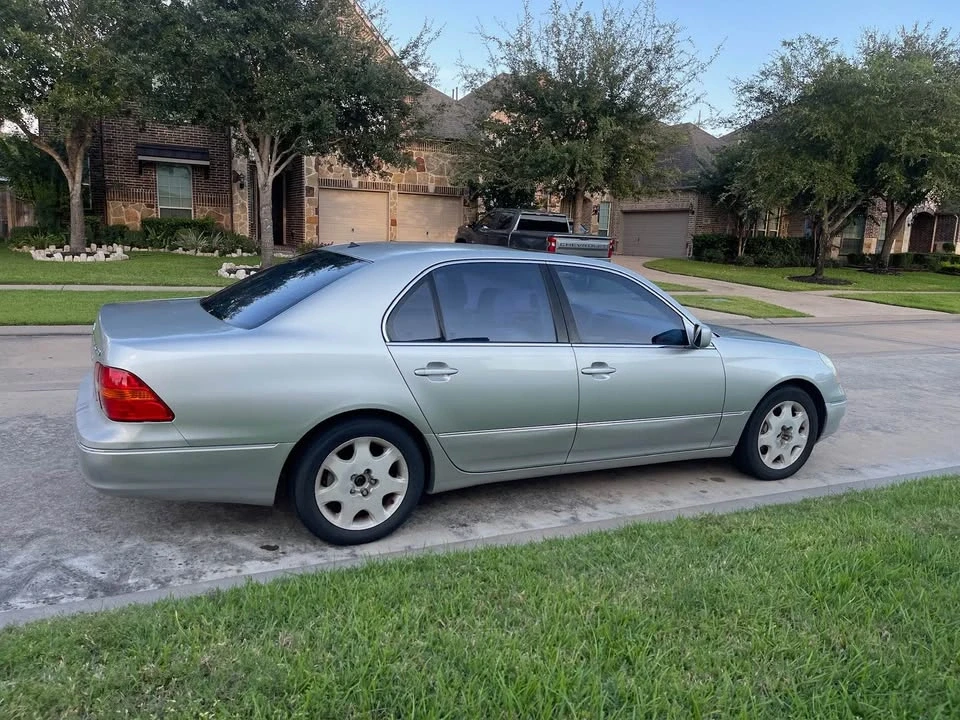 2001 Lexus LS 3rd Gen - Image 4 of 8