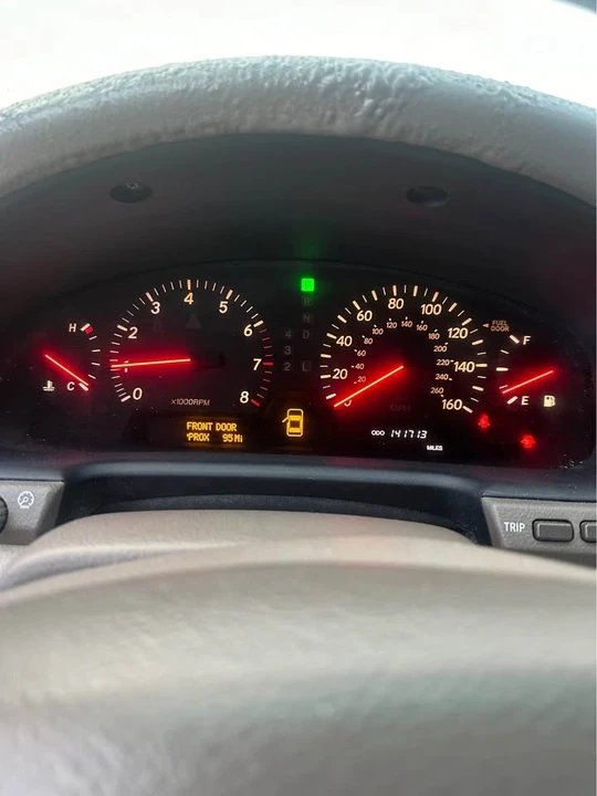 2001 Lexus LS 3rd Gen - Image 2 of 8