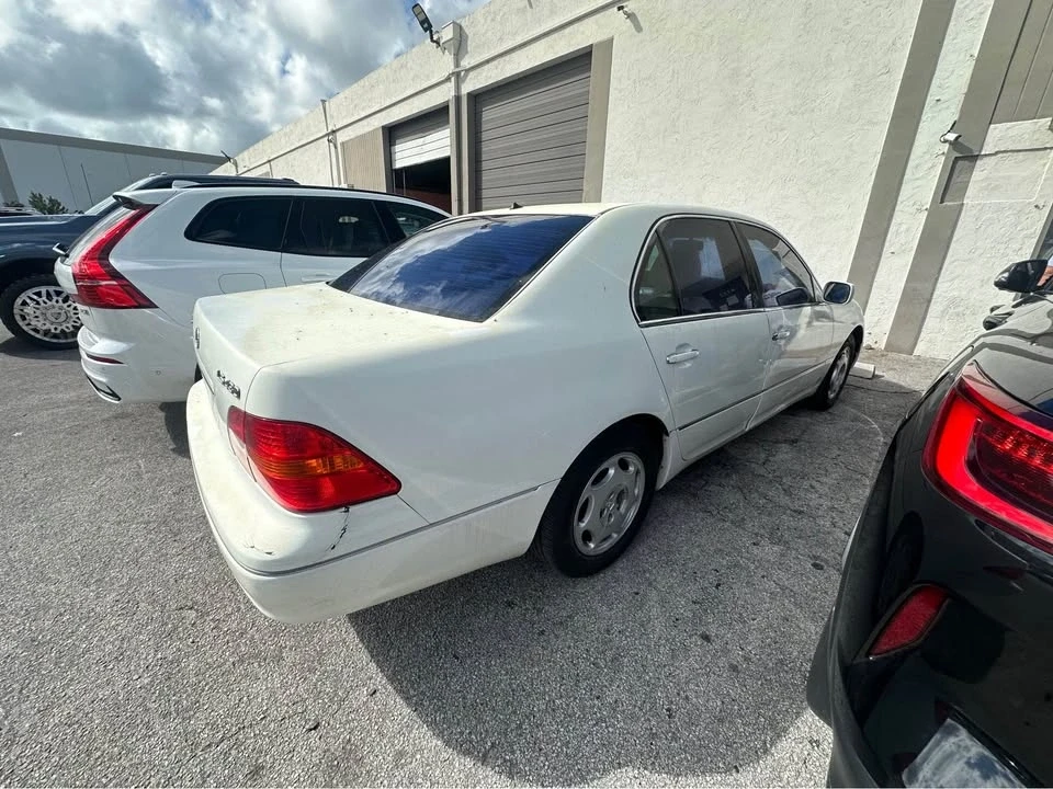 2001 Lexus LS 3rd Gen - Image 7 of 8
