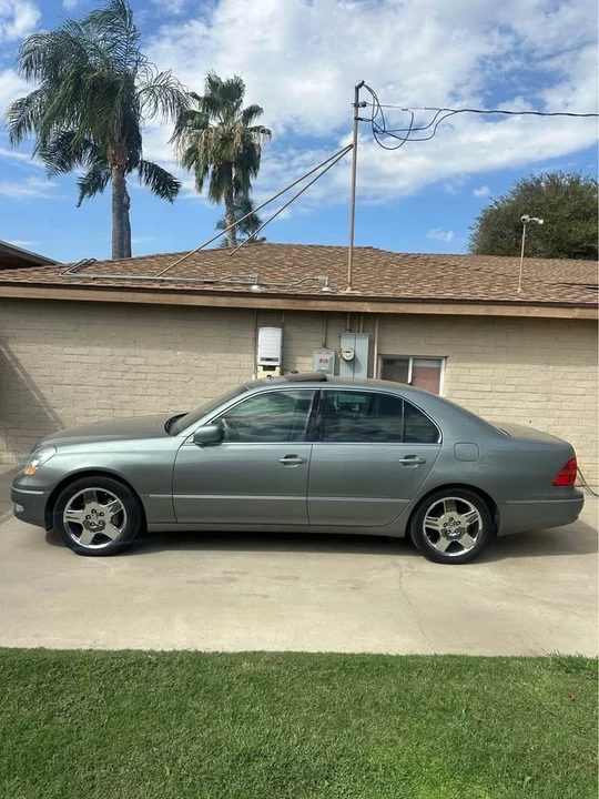 2001 Lexus LS 3rd Gen - Image 2 of 5