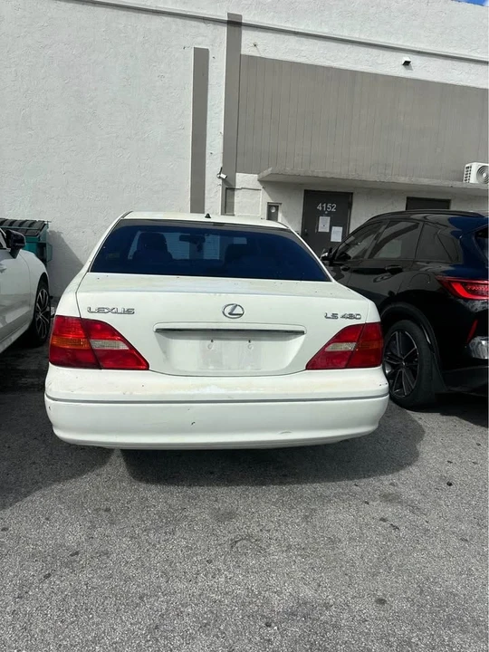 2001 Lexus LS 3rd Gen - Image 8 of 8
