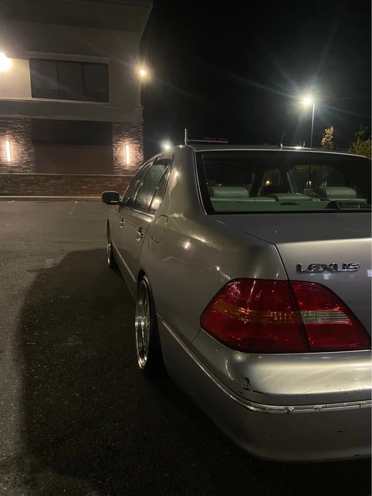 2001 Lexus LS 3rd Gen - Image 3 of 6