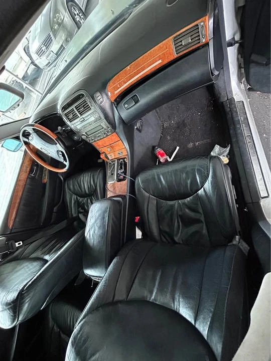 2001 Lexus LS 3rd Gen - Image 6 of 12