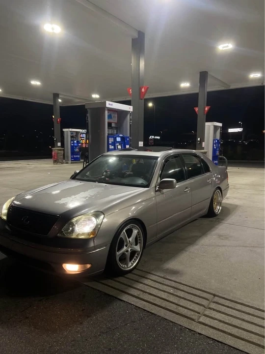 2001 Lexus LS 3rd Gen - Image 4 of 6
