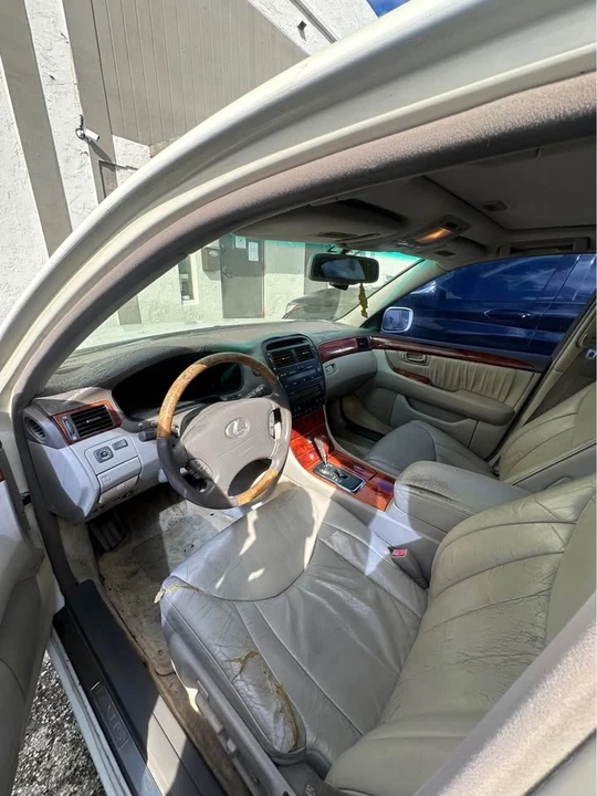 2001 Lexus LS 3rd Gen - Image 3 of 8