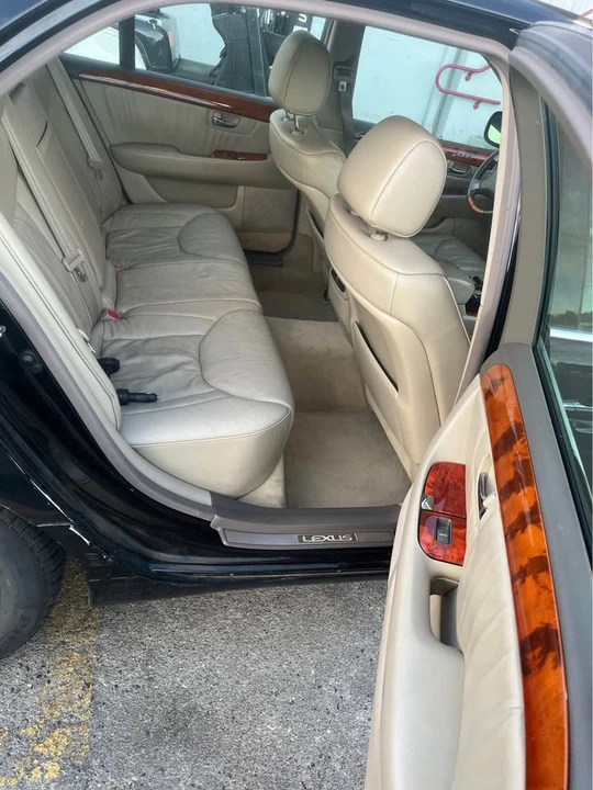2001 Lexus LS 3rd Gen - Image 10 of 16
