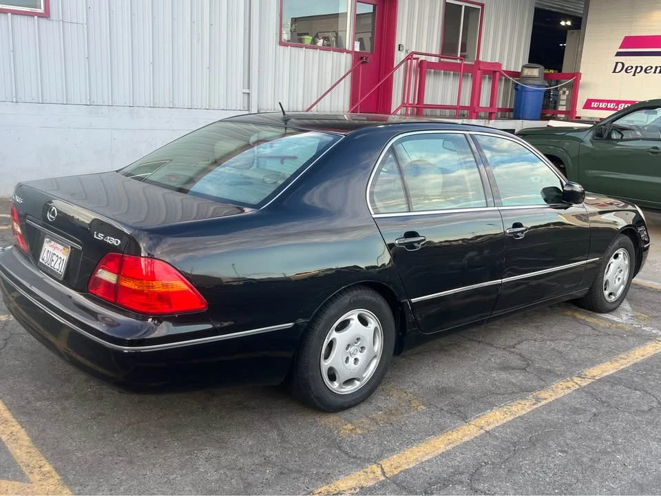 2001 Lexus LS 3rd Gen - Image 3 of 16