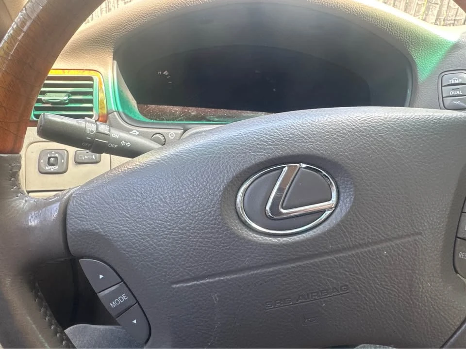 2001 Lexus LS 3rd Gen - Image 7 of 7