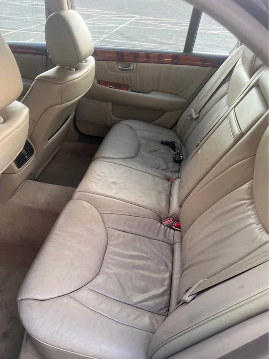 2001 Lexus LS 3rd Gen - Image 13 of 16