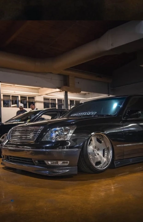 2001 Lexus LS 3rd Gen - Image 2 of 5