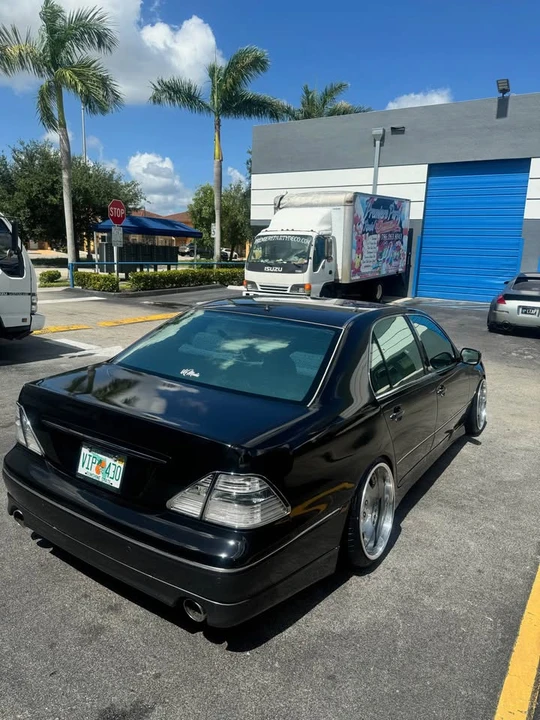2001 Lexus LS 3rd Gen - Image 5 of 5