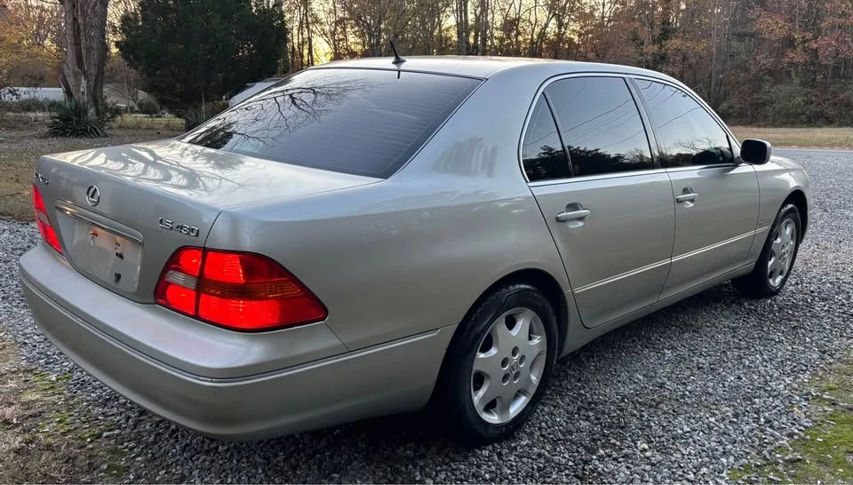 2001 Lexus LS 3rd Gen - Image 2 of 15