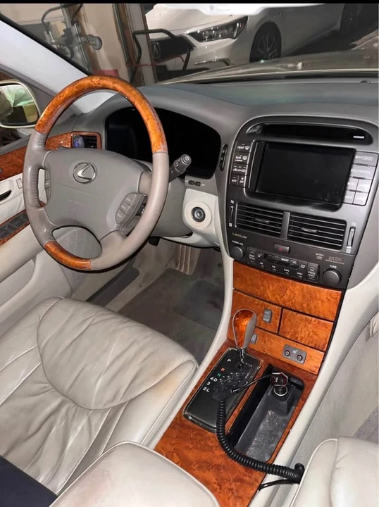 2001 Lexus LS 3rd Gen - Image 5 of 6