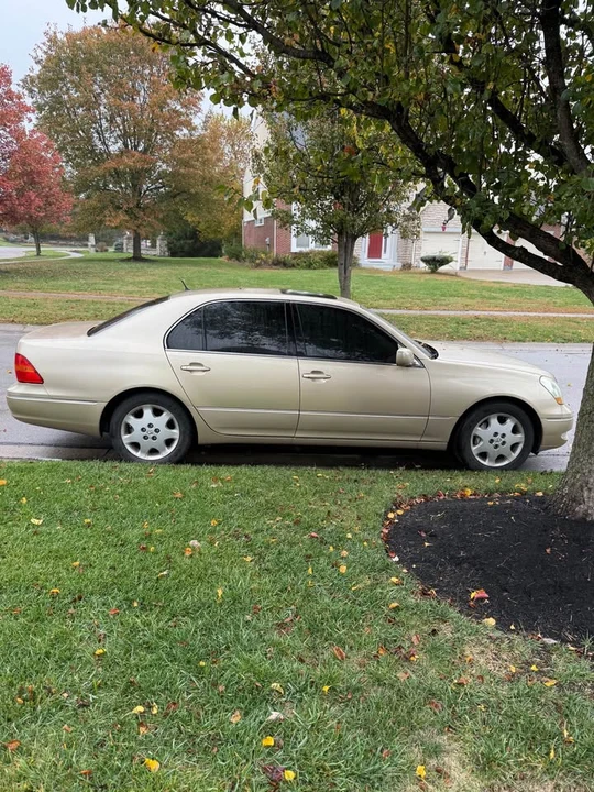 2001 Lexus LS 3rd Gen - Image 3 of 6