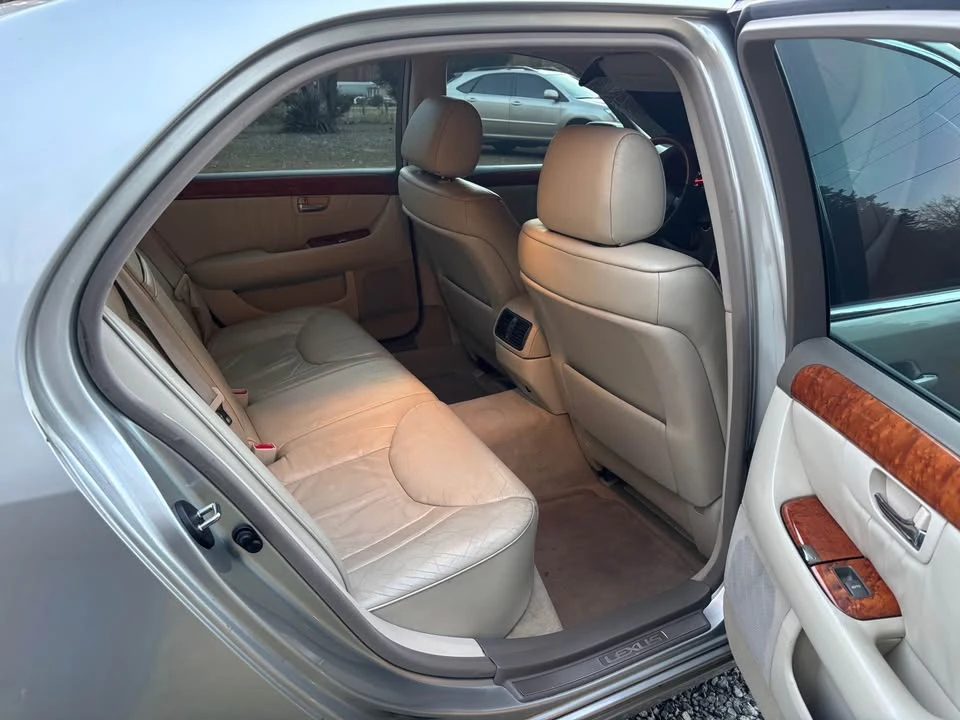 2001 Lexus LS 3rd Gen - Image 11 of 15