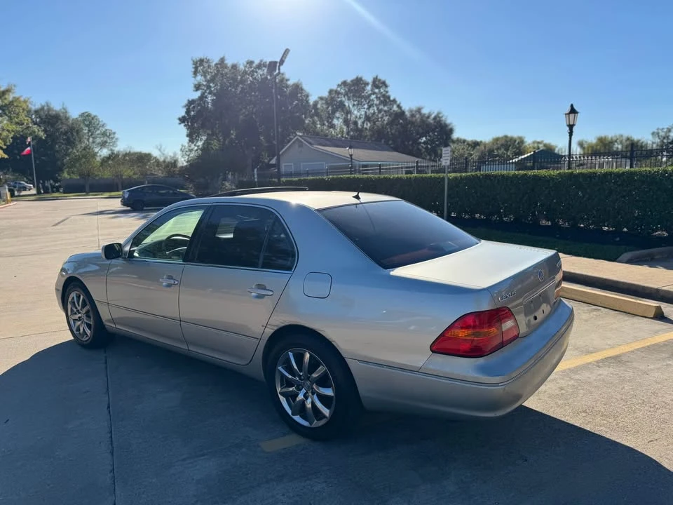 2001 Lexus LS 3rd Gen - Image 4 of 7