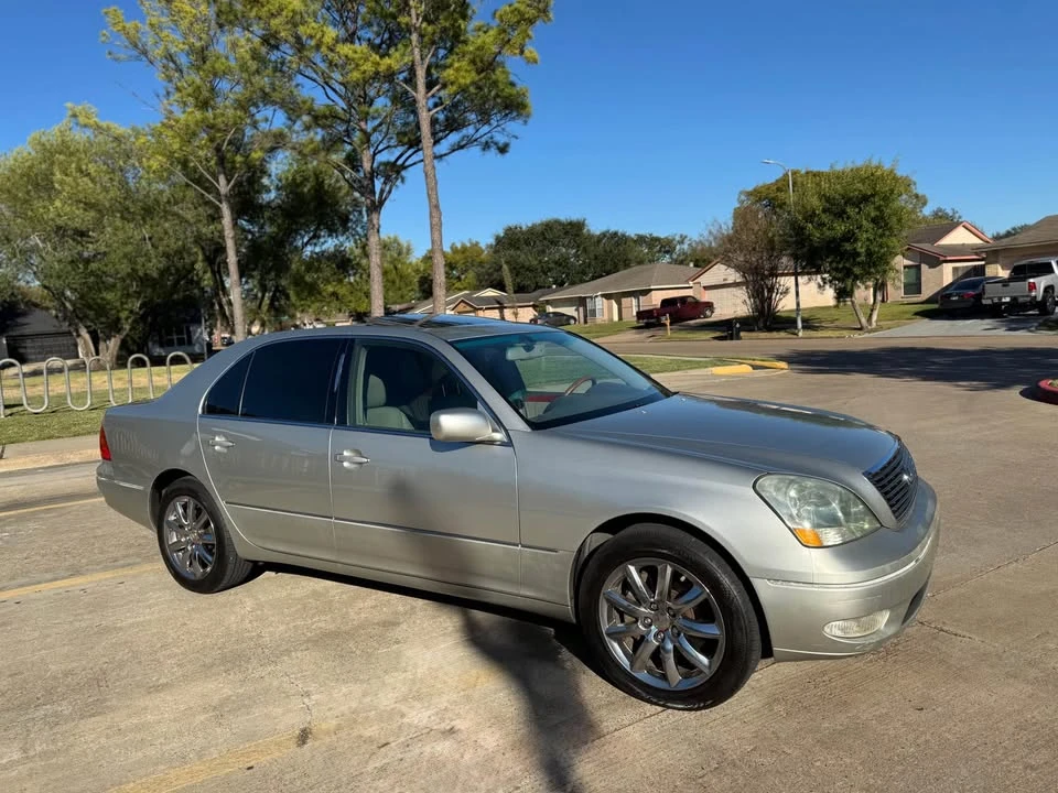 2001 Lexus LS 3rd Gen - Image 2 of 7