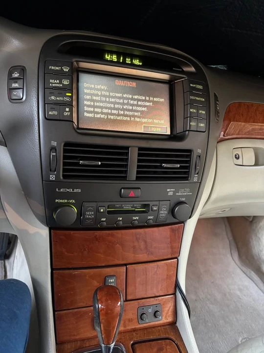2001 Lexus LS 3rd Gen - Image 14 of 15
