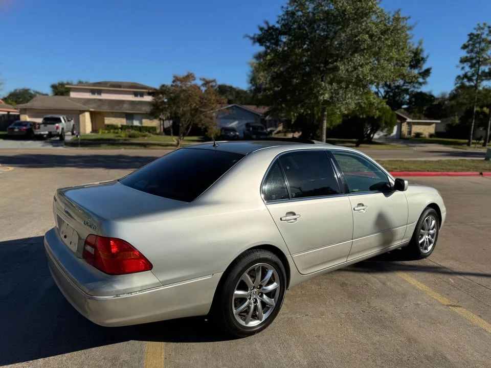 2001 Lexus LS 3rd Gen - Image 3 of 7