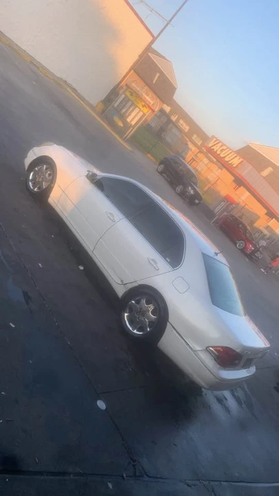 2001 Lexus LS 3rd Gen - Image 3 of 10