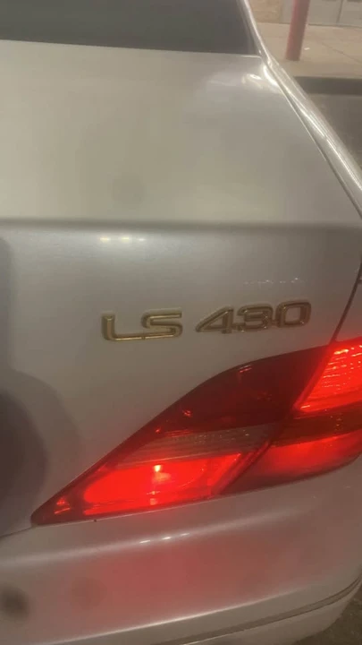 2001 Lexus LS 3rd Gen - Image 7 of 10