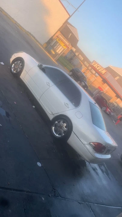 2001 Lexus LS 3rd Gen - Image 2 of 10