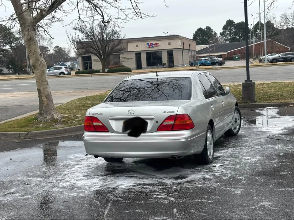 2001 Lexus LS 2nd Gen - Image 6 of 9