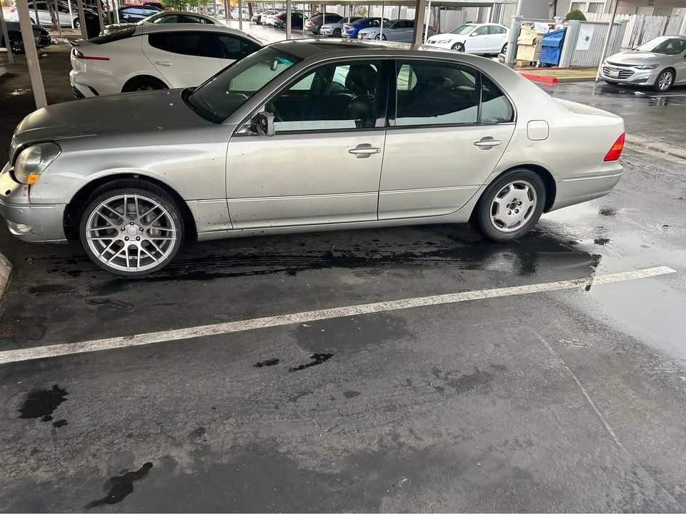 2001 Lexus LS 3rd Gen - Image 5 of 15