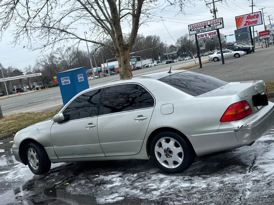 2001 Lexus LS 2nd Gen - Image 8 of 9
