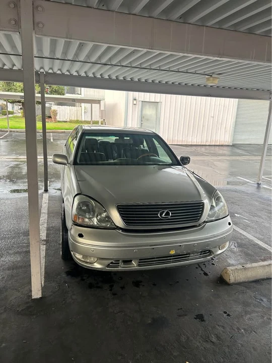 2001 Lexus LS 3rd Gen - Image 3 of 15