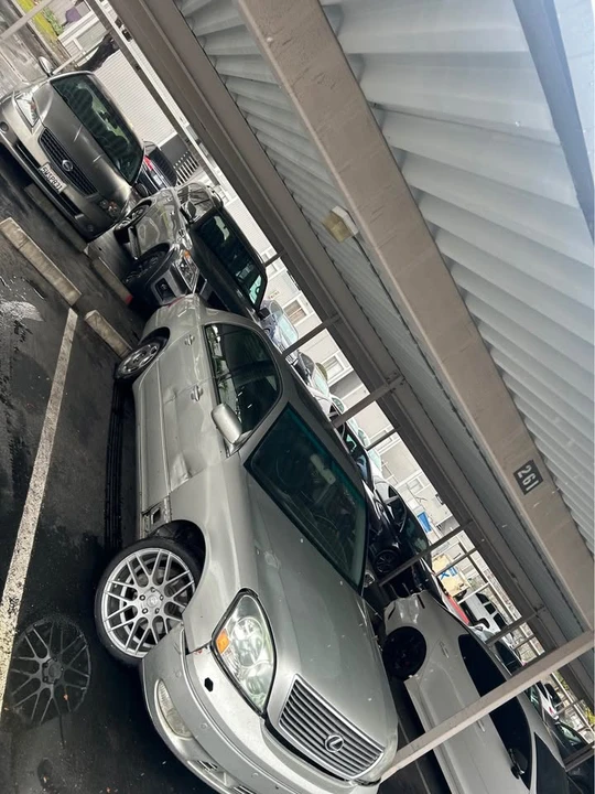 2001 Lexus LS 3rd Gen - Image 2 of 15