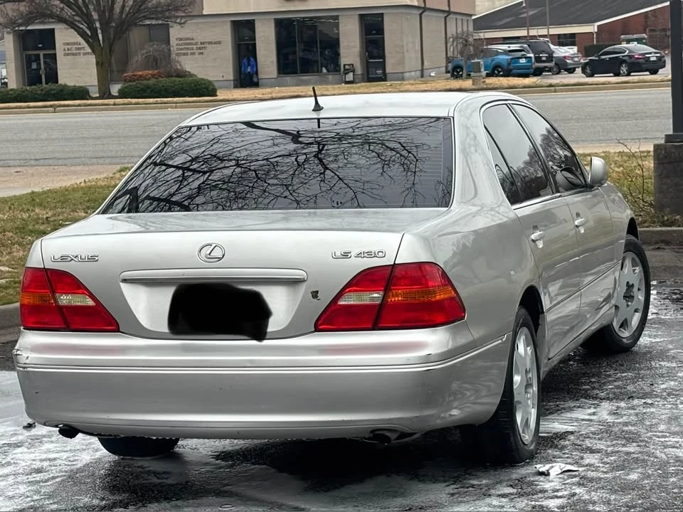 2001 Lexus LS 2nd Gen - Image 4 of 9