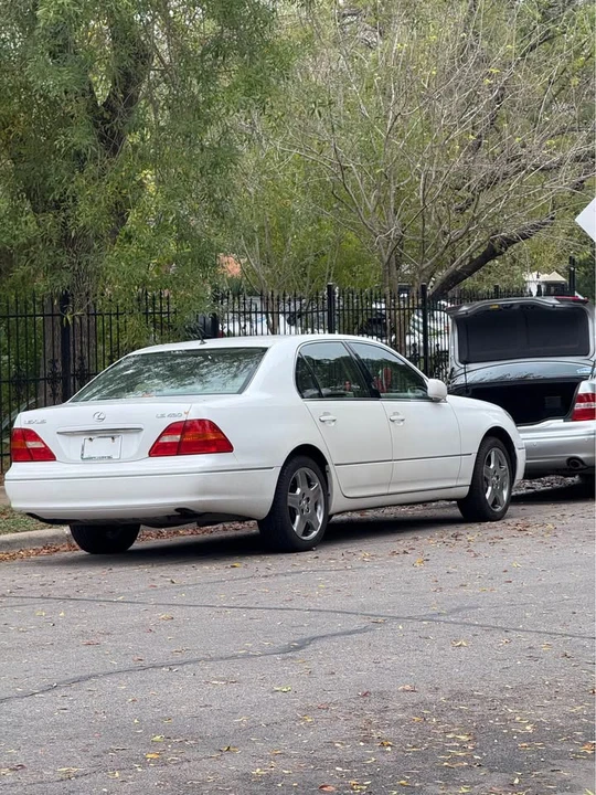2001 Lexus LS 3rd Gen - Image 3 of 13
