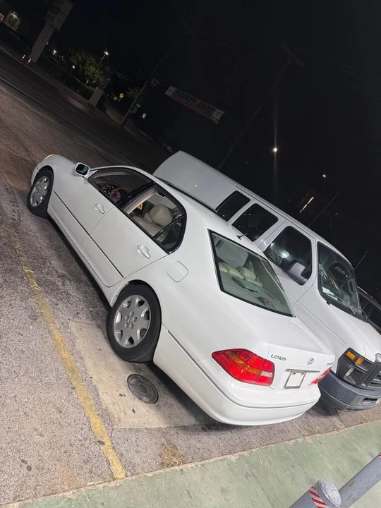 2001 Lexus LS 3rd Gen - Image 6 of 13