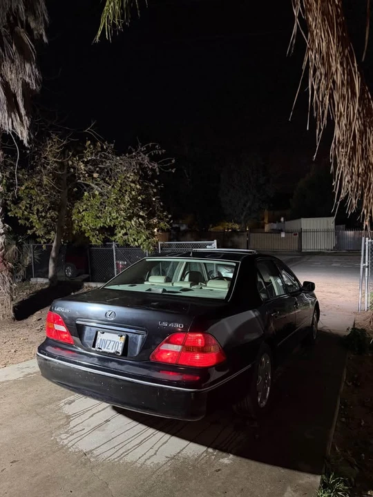 2001 Lexus LS 3rd Gen - Image 3 of 5