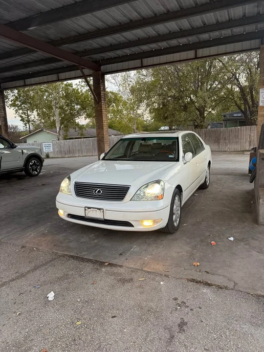 2001 Lexus LS 3rd Gen - Image 7 of 13