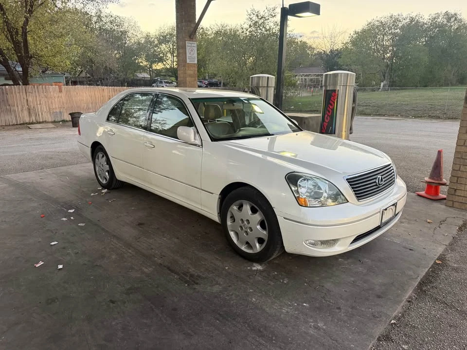 2001 Lexus LS 3rd Gen - Image 8 of 13