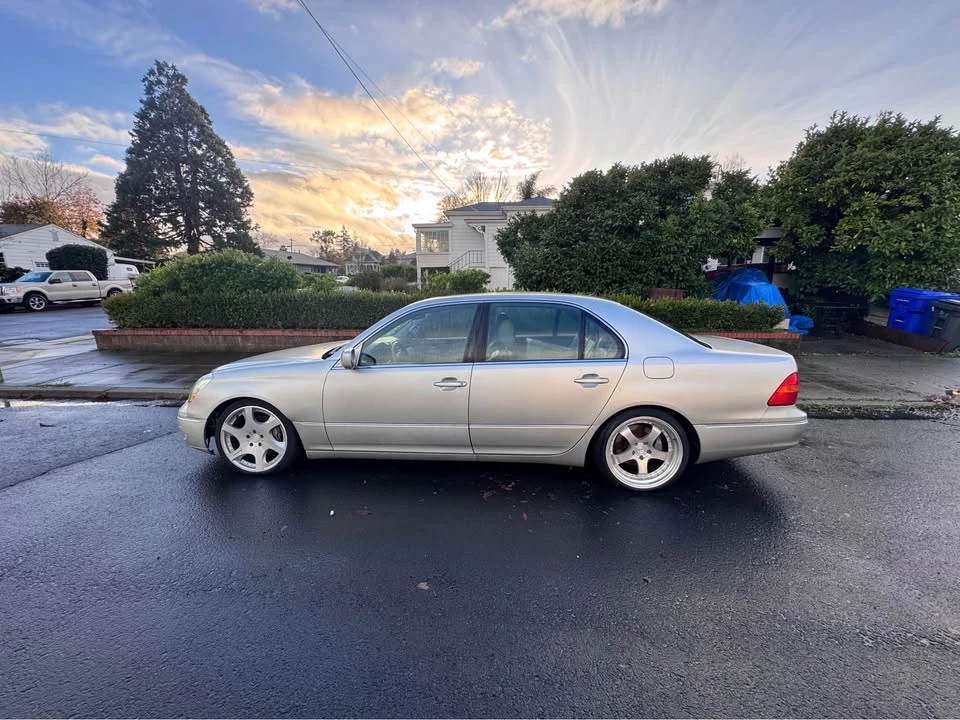2001 Lexus LS 3rd Gen - Image 4 of 13