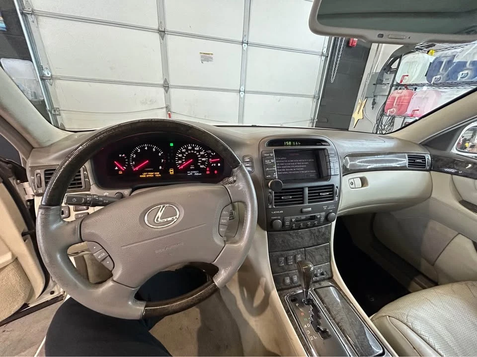 2001 Lexus LS 3rd Gen - Image 10 of 17