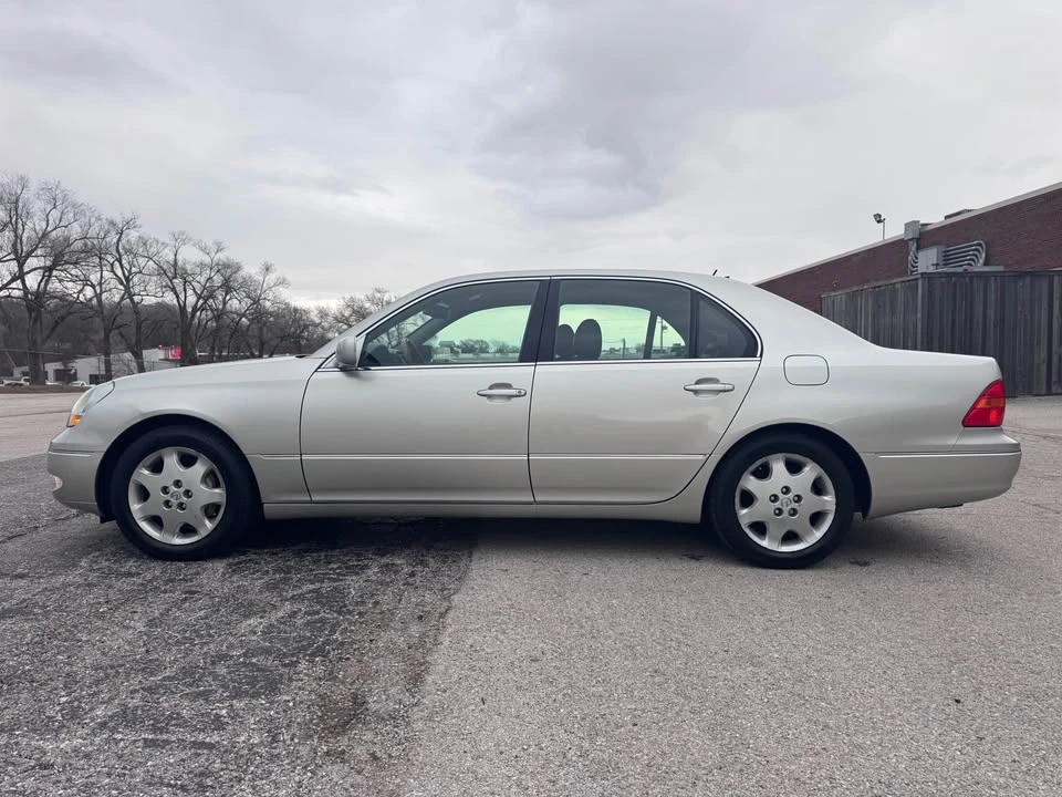 2001 Lexus LS 3rd Gen - Image 8 of 19