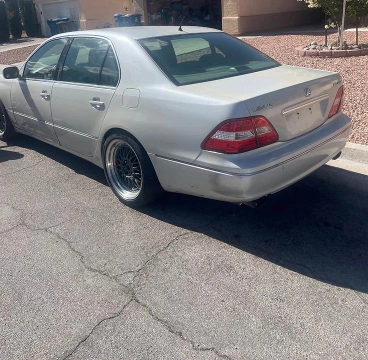 2001 Lexus LS 3rd Gen - Image 3 of 5