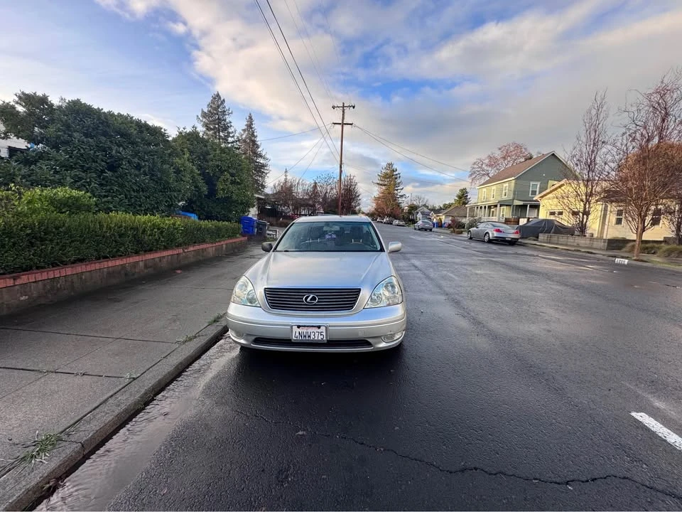 2001 Lexus LS 3rd Gen - Image 3 of 13