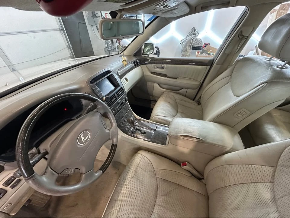 2001 Lexus LS 3rd Gen - Image 13 of 17