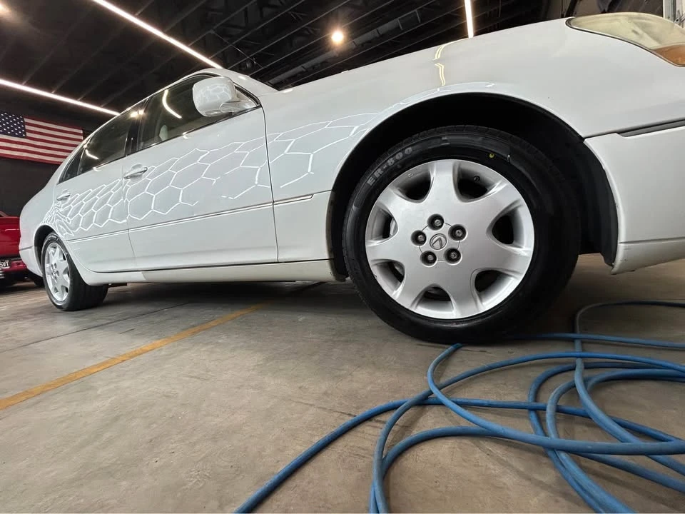 2001 Lexus LS 3rd Gen - Image 6 of 17